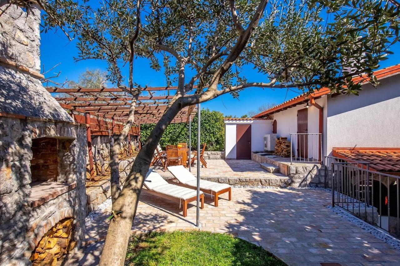 Olea Villa Ika Exterior photo